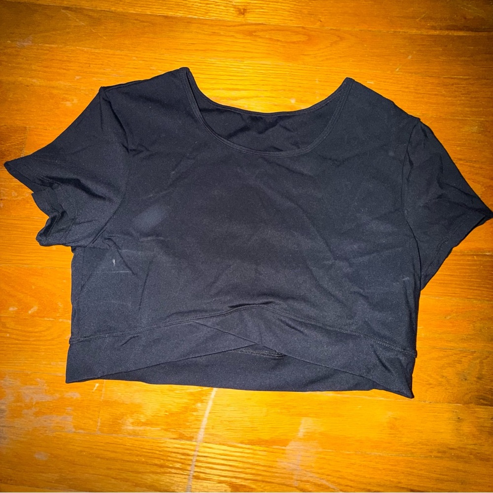HALARA Elegant Black Crop Top
